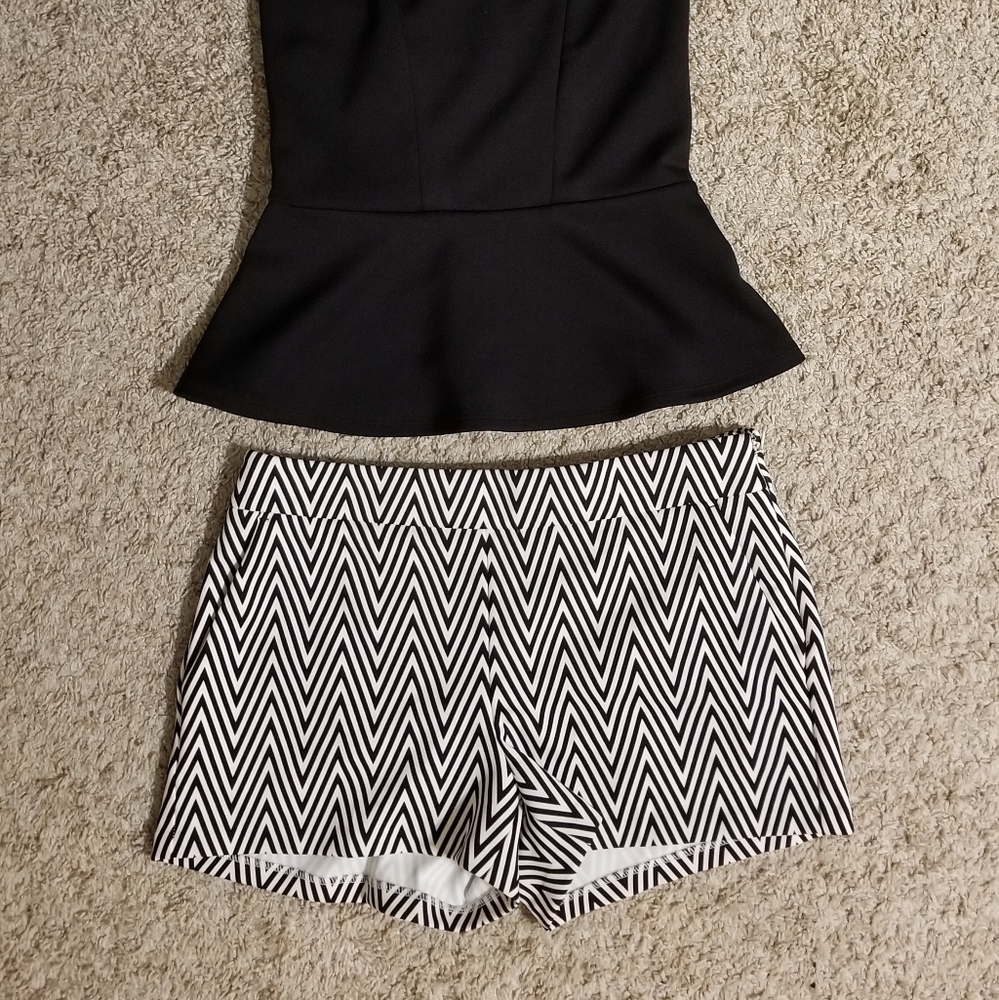 Express Shorts - Picture 2 of 3
